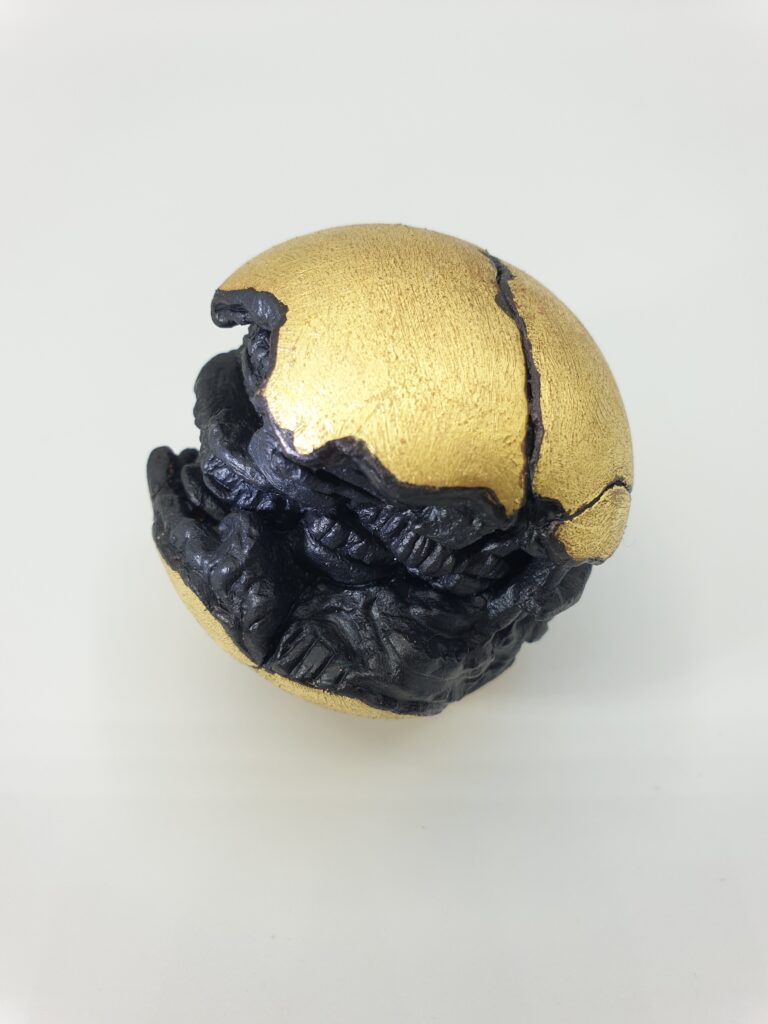 World P-544 sfera artistica crepata con foglia oro 24k e interno scuro stratificato